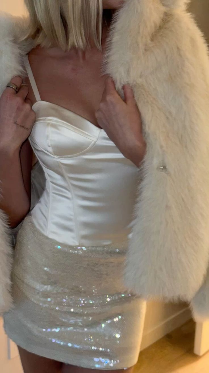 Elegant White Satin Top And Sequin Skirt Combined With Hip-hugging Birthday Party Homecoming Dress