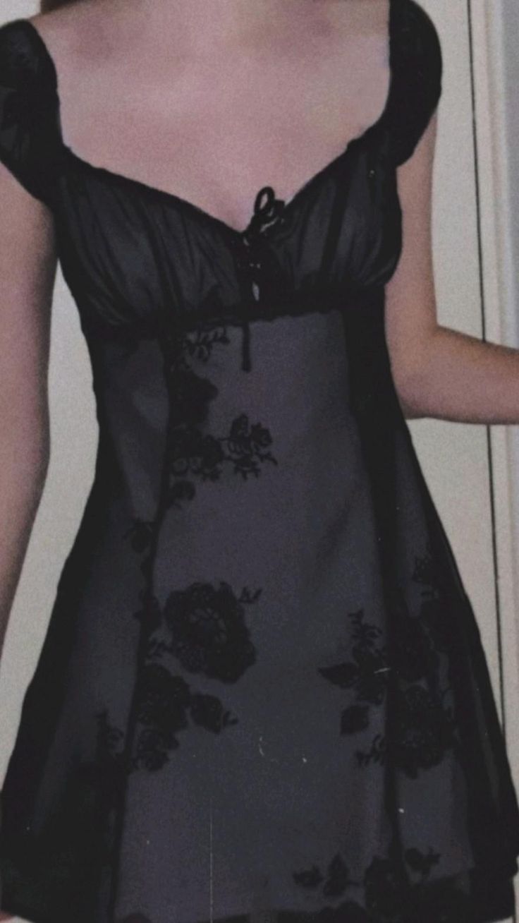 Sweet Black Small Flying Sleeves Embroidered Waist A-Line Tulle Birthday Party Homecoming Dress - View 3 | FashionDia