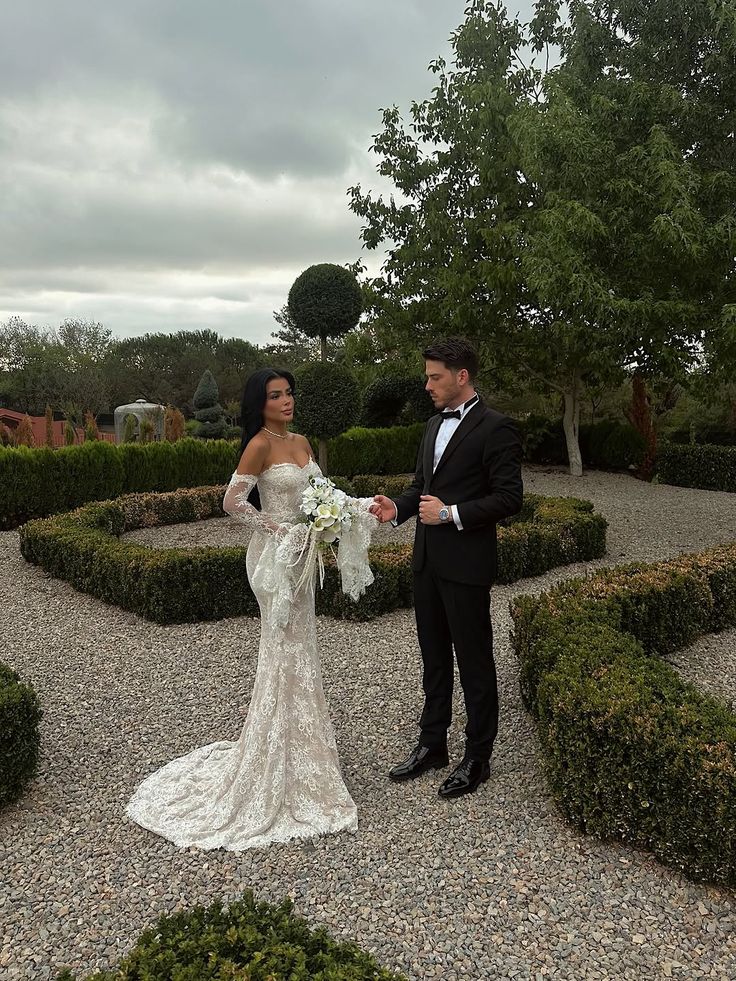 Luxurious Ivory Mermaid Sweetheart Neck Lace Train Wedding Dress cc5195