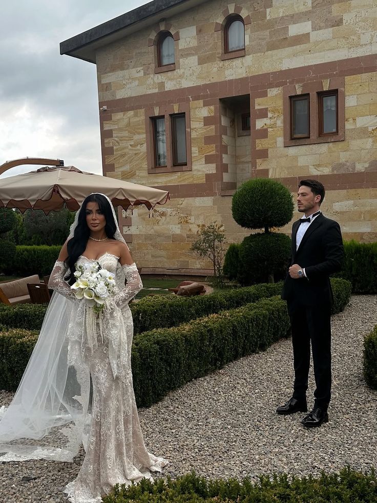 Luxurious Ivory Mermaid Sweetheart Neck Lace Train Wedding Dress cc5195