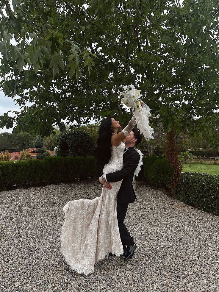 Luxurious Ivory Mermaid Sweetheart Neck Lace Train Wedding Dress cc5195