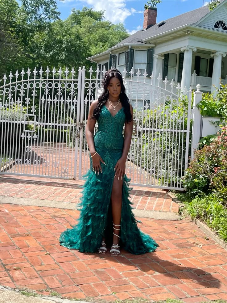 Gorgeous Dark Green Mermaid V-Neck High-Slit Lace Feather Train Prom Dress Evening Dress