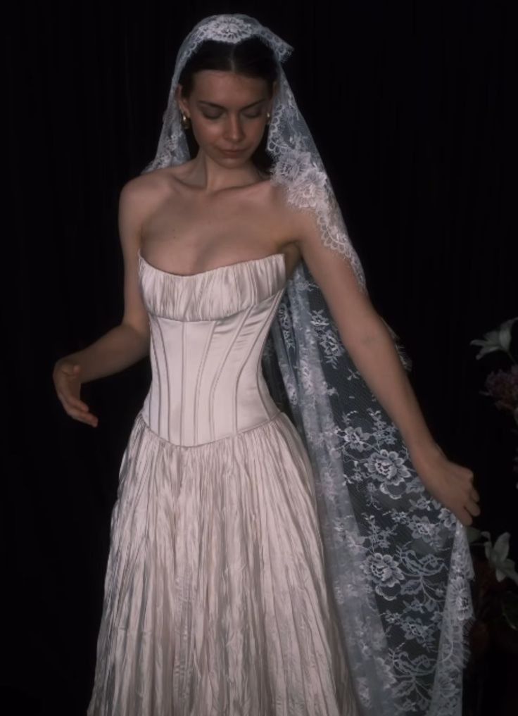 Vintage Elegant Off-White Strapless Boned Satin Long Wedding Dress cc5239