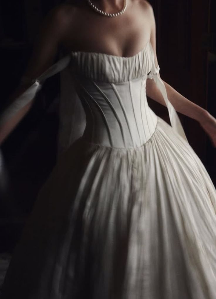 Vintage Elegant Off-White Strapless Boned Satin Long Wedding Dress cc5239