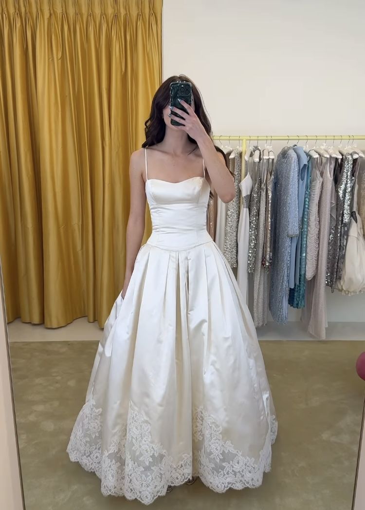 Elegant Ivory A-Line Spaghetti Strap Lace Hem Satin Wedding Dress cc5242