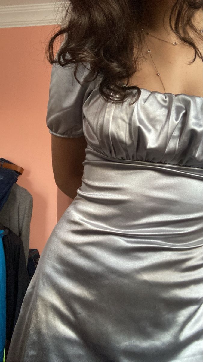 Elegant Silver-gray Puff Short-sleeved Pleated Slim-Fit Satin Birthday Party Homecoming Dress - View 3 | FashionDia