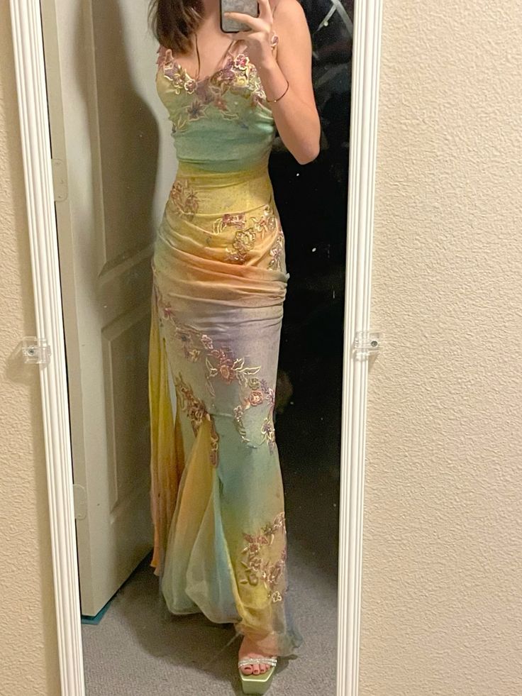Stunning Gradient Spaghetti Strap V-neck Floral Embroidered Tulle Long Prom Dress Evening Dress