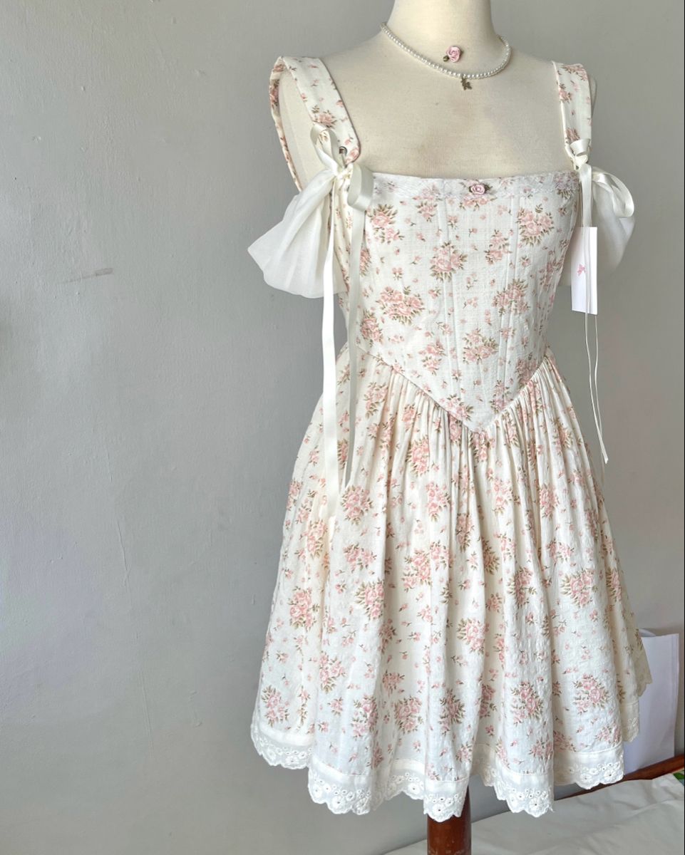 Retro Off-white Base With Pink Small Flowers Square Neckline Bow Shoulder Strap Waist A-line 16th Birthday Homecoming Dress