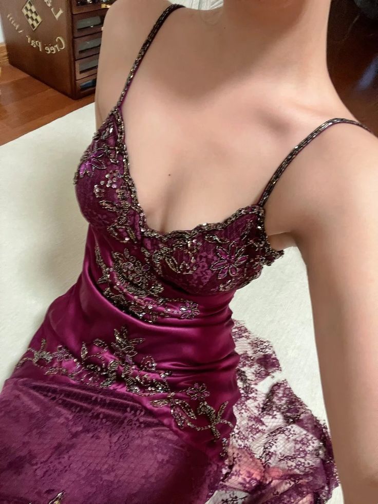 Vintage Plum Spaghetti Strap V-Neck Beaded Lace Satin Prom Dress Evening Dress