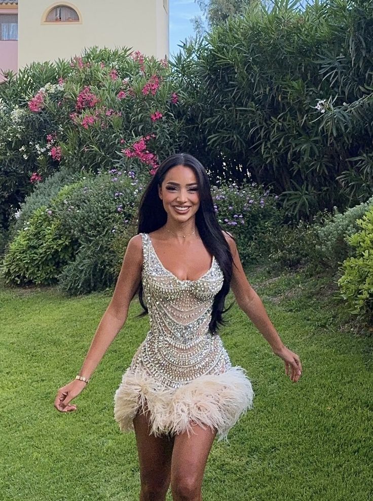 Gorgeous And Sparkling Silver-white Diamond Feather Slim Birthday Party Homecoming Dress