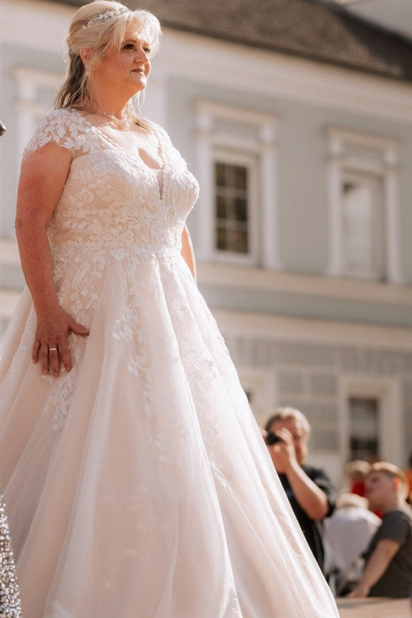 Plus Size Wedding Dress A Line Cap Sleeve Bridal Gown with Lace Appliques
