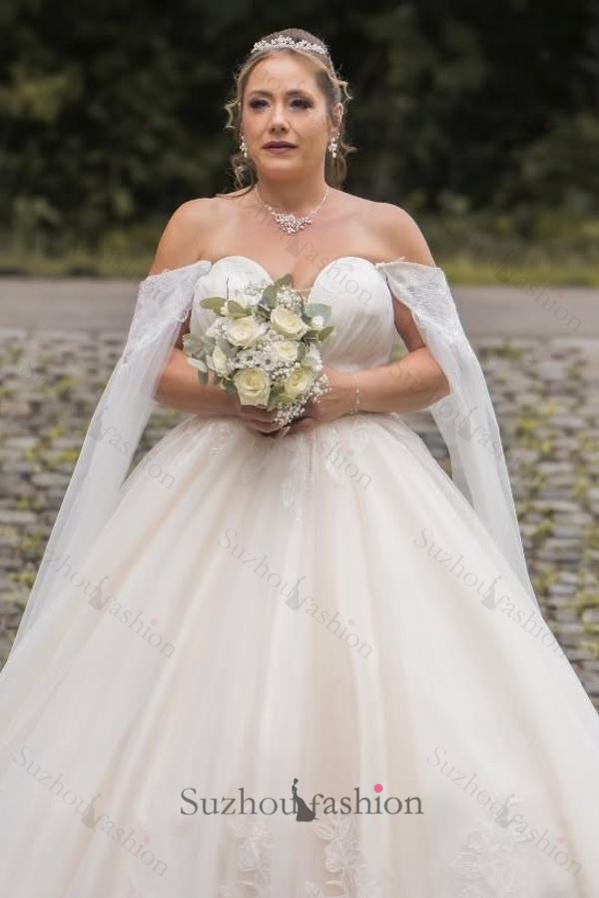Plus Size Wedding Dresses Sweetheart Neck A Line Bridal Gowns with Lace Appliques