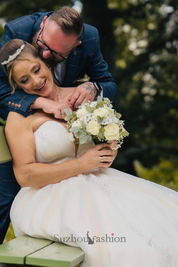 Plus Size Wedding Dresses Sweetheart Neck A Line Bridal Gowns with Lace Appliques