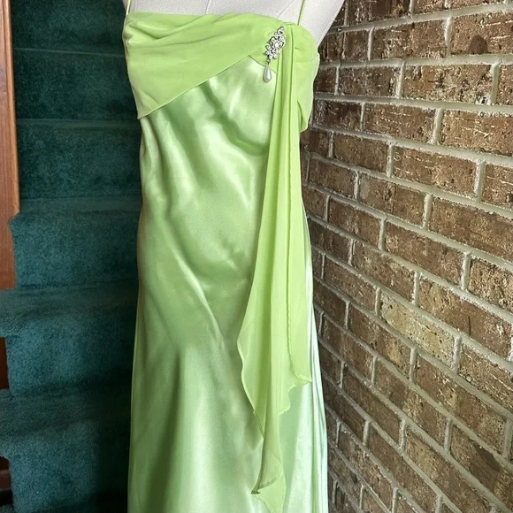 Simple Green Satin Chiffon Evening Dress Long Prom Dress Y8201 - View 3 | VelvetHem