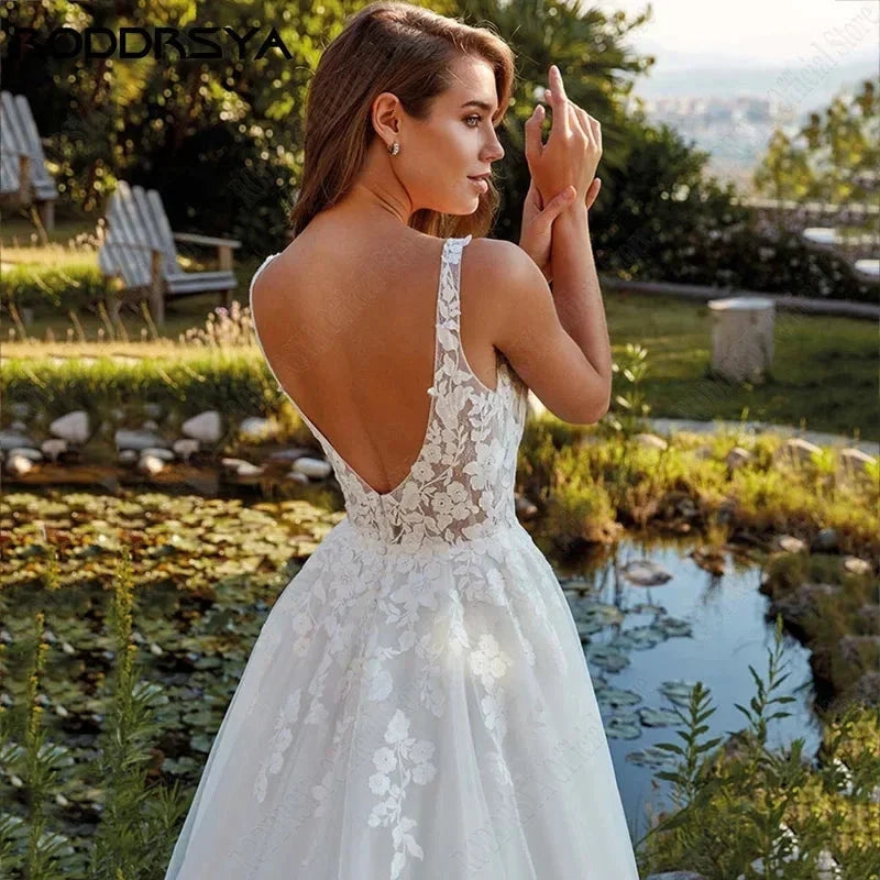 Beach Wedding Dresses Appliques Straps V-Neck Bridal Party Gowns Backless Sweep Train robe de mariée fluide Custom Made (ZD13406)