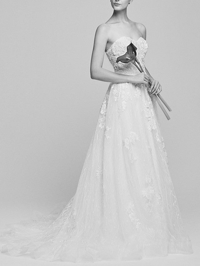 Romantic Backless A-Line Wedding Dresses Sweetheart Lace Tulle Strapless Bridal Gowns with Court Train