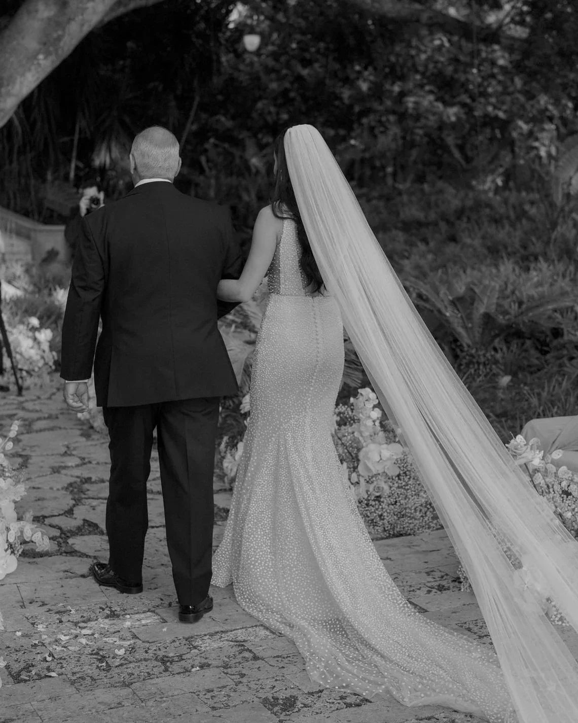 Single-Layer Cut Edge Bridal Veil Extra Wide Soft Tulle Top Gather Add a Metal Comb  in White , Off-White , Ivory ,Champagne