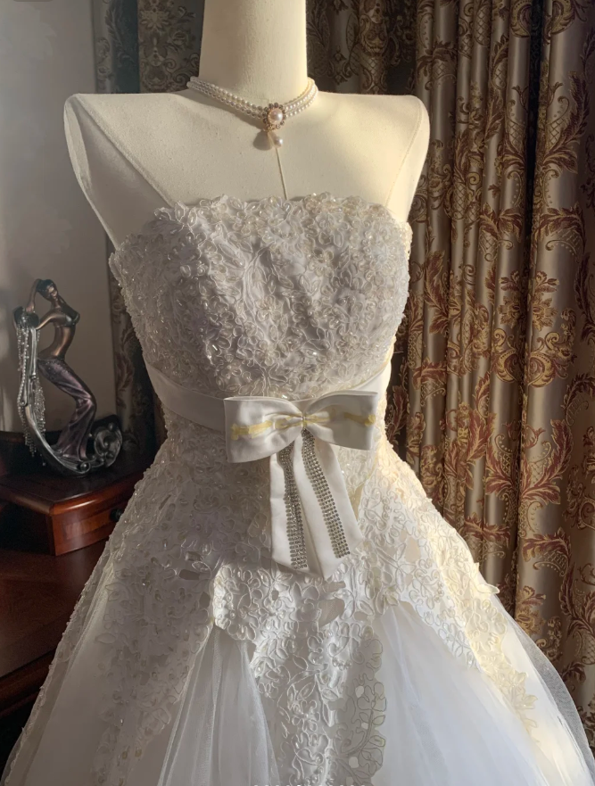 Pretty Strapless Tulle Appliques Beaded Long Wedding Dress