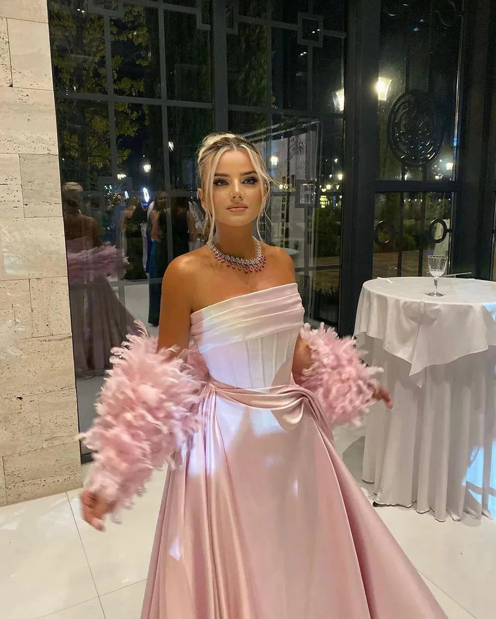 Exquisite Satin Pink Prom Dresses Feathers Strapless Corset Off The Shoulder Evening Party Gown Night Dress Special Eve