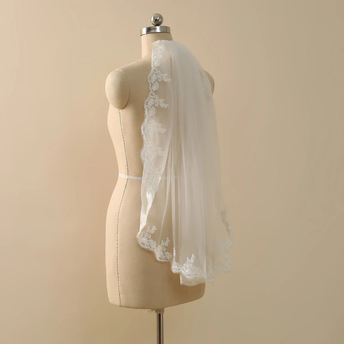 Short Bridal Veil Lace Tulle Wedding Veil in White , Off-white , Ivory
