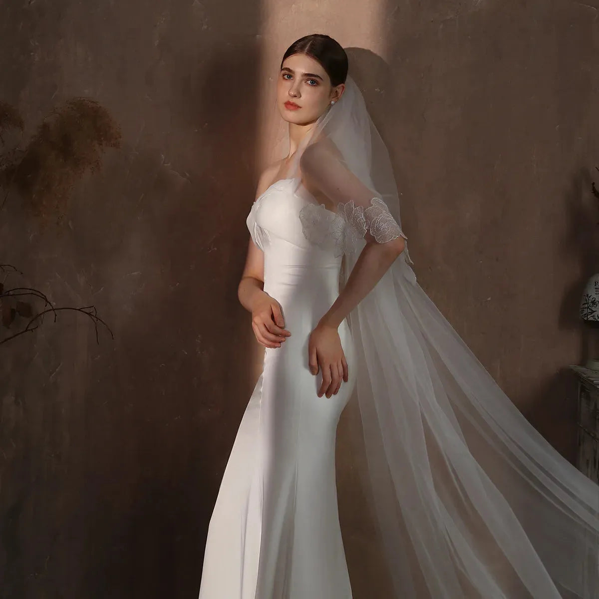 CC Cathedral Veils Women Hair Accessory Wedding Hairwear Bridal Dress Engagement Headdress Elegant 3M Long Veil With Combs V334 Custom Color