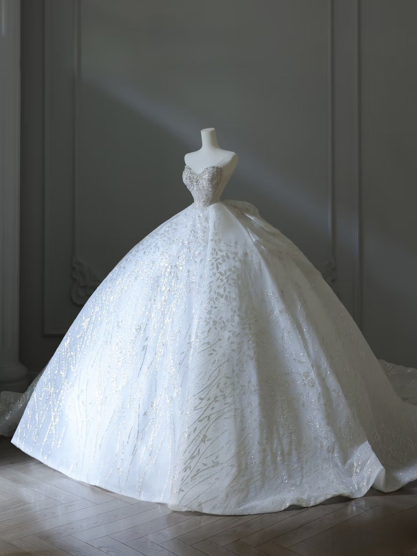 Timeless Ball Gown Sweetheart Sequin White Wedding Dresses Brides Dress
