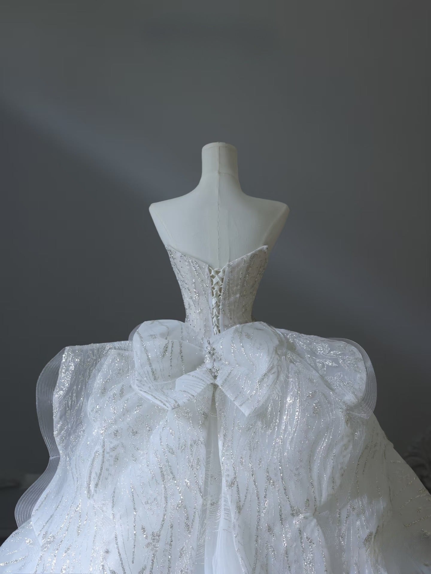Timeless Ball Gown Sweetheart Sequin White Wedding Dresses Brides Dress