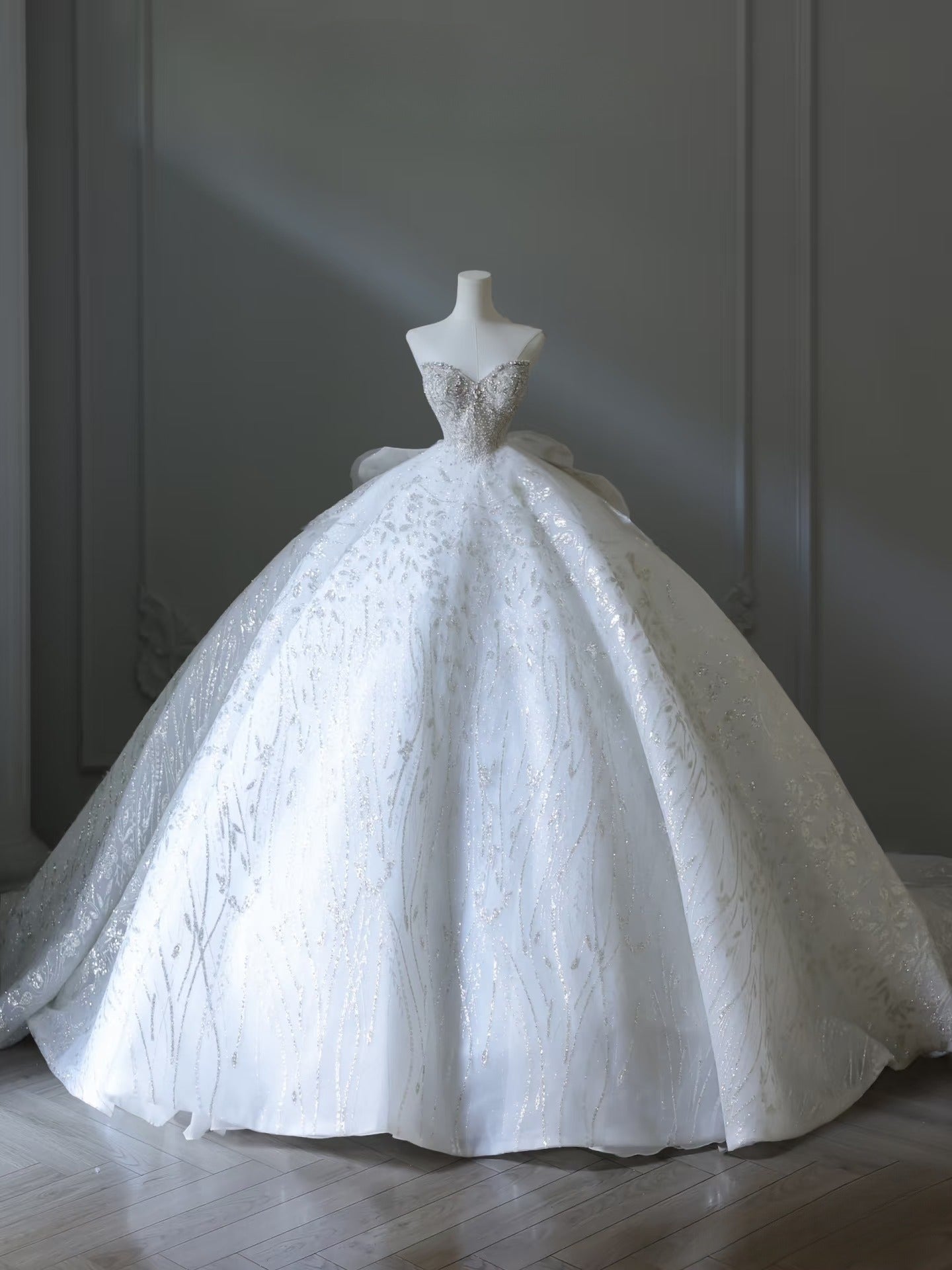 Timeless Ball Gown Sweetheart Sequin White Wedding Dresses Brides Dress