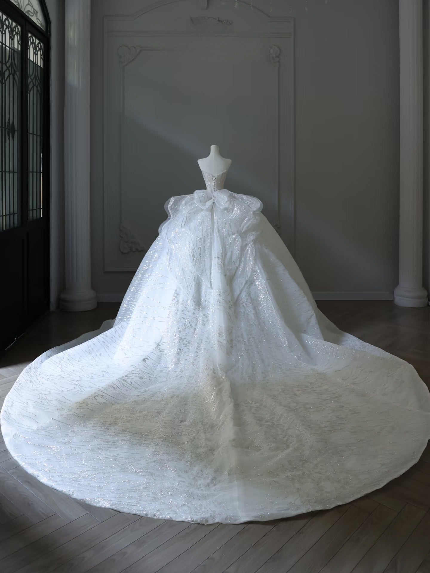 Timeless Ball Gown Sweetheart Sequin White Wedding Dresses Brides Dress