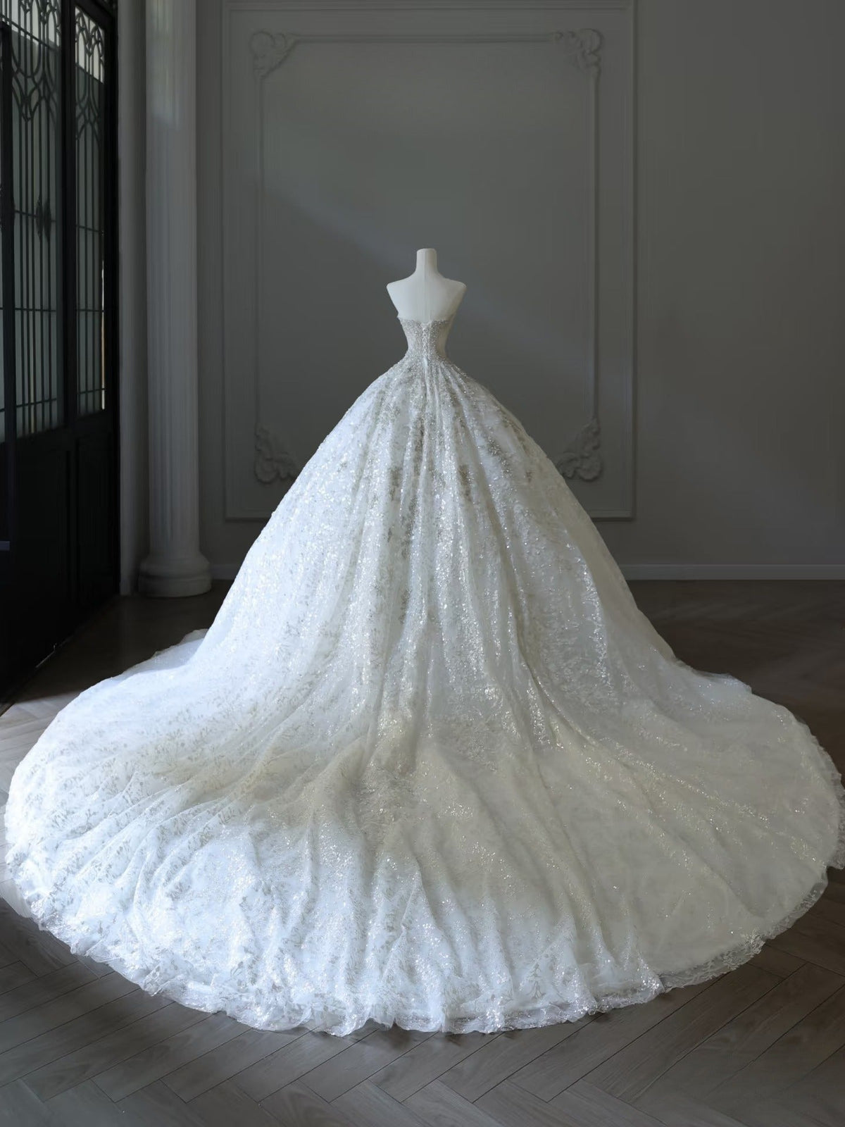 Timeless Ball Gown Strapless Sequin White Wedding Dresses Brides Dress