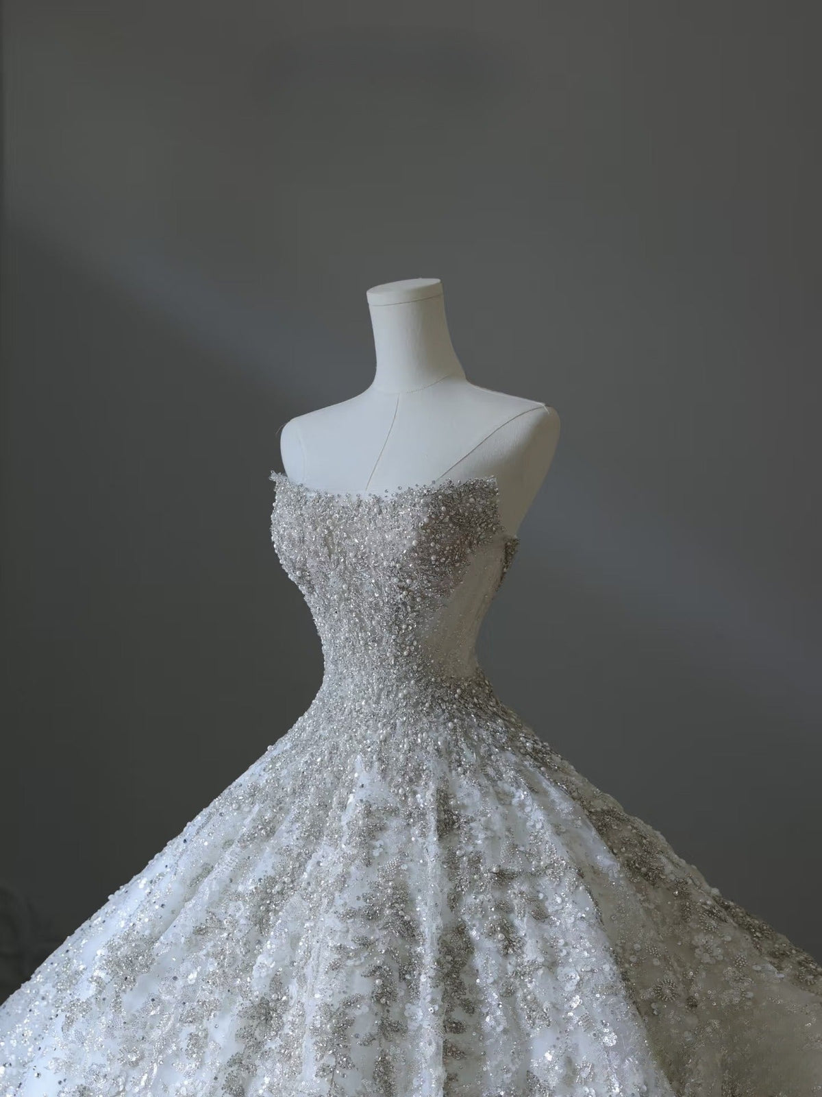 Timeless Ball Gown Strapless Sequin White Wedding Dresses Brides Dress