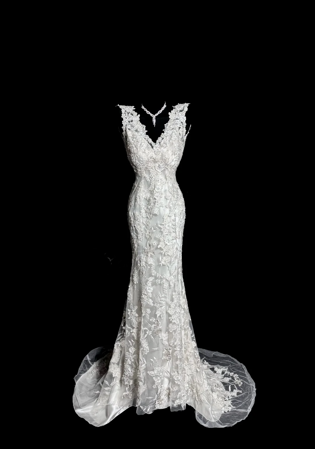 Classy Mermaid V Neckline Lace Ivory Long Wedding Dress - FashionDia