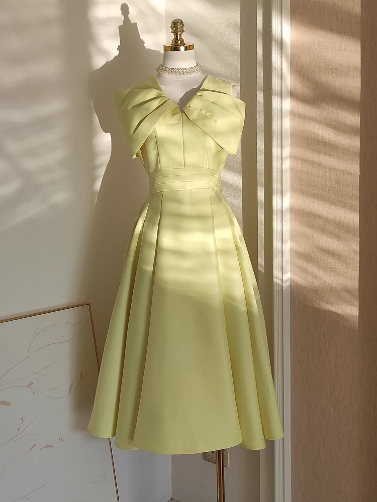 Sexy A line V neckline Satin Knee Length Homecoming Dresses Yellow Birthday Outfits