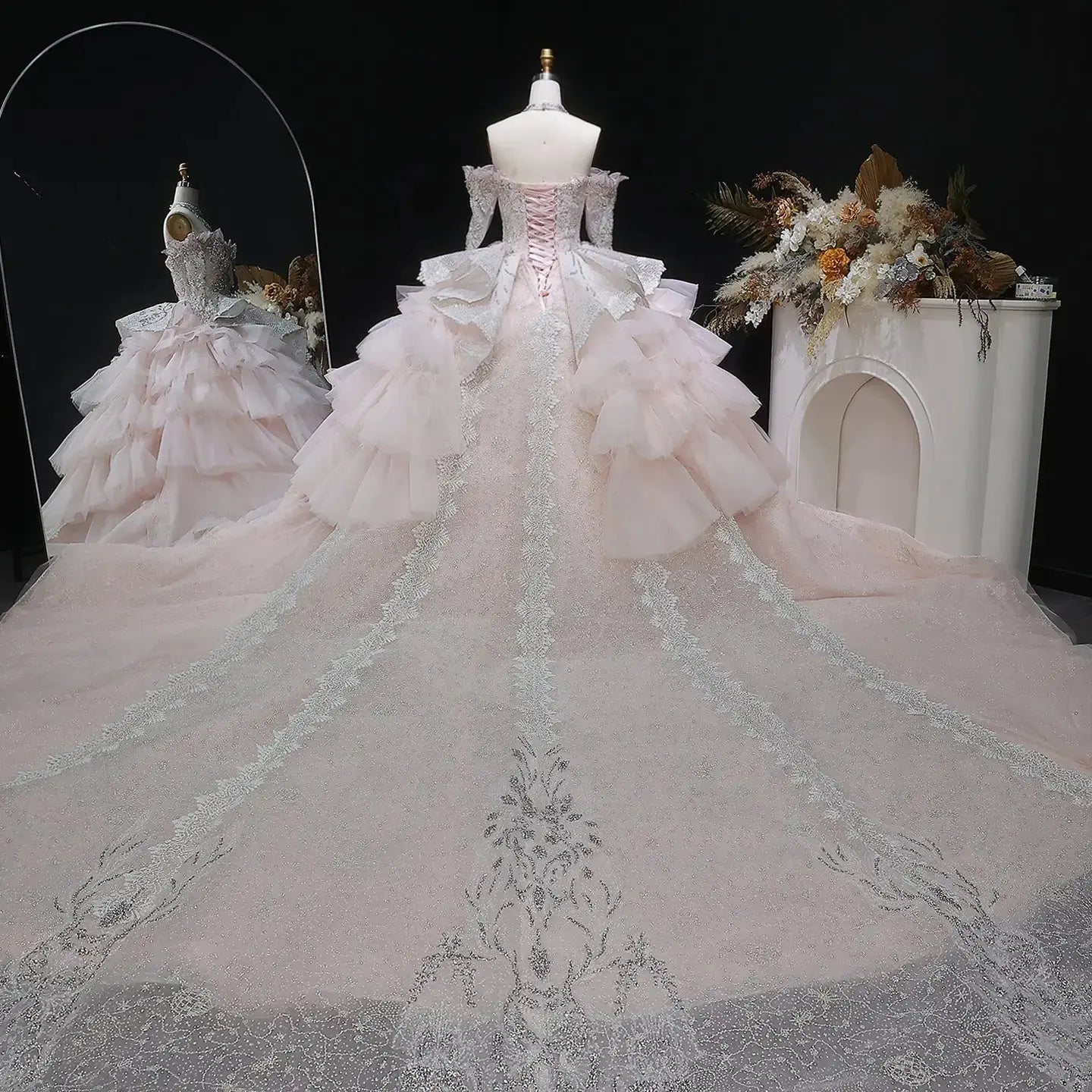 Luxury Embroidery Puff Sleeve Ball Gown Wedding Dress ZP156