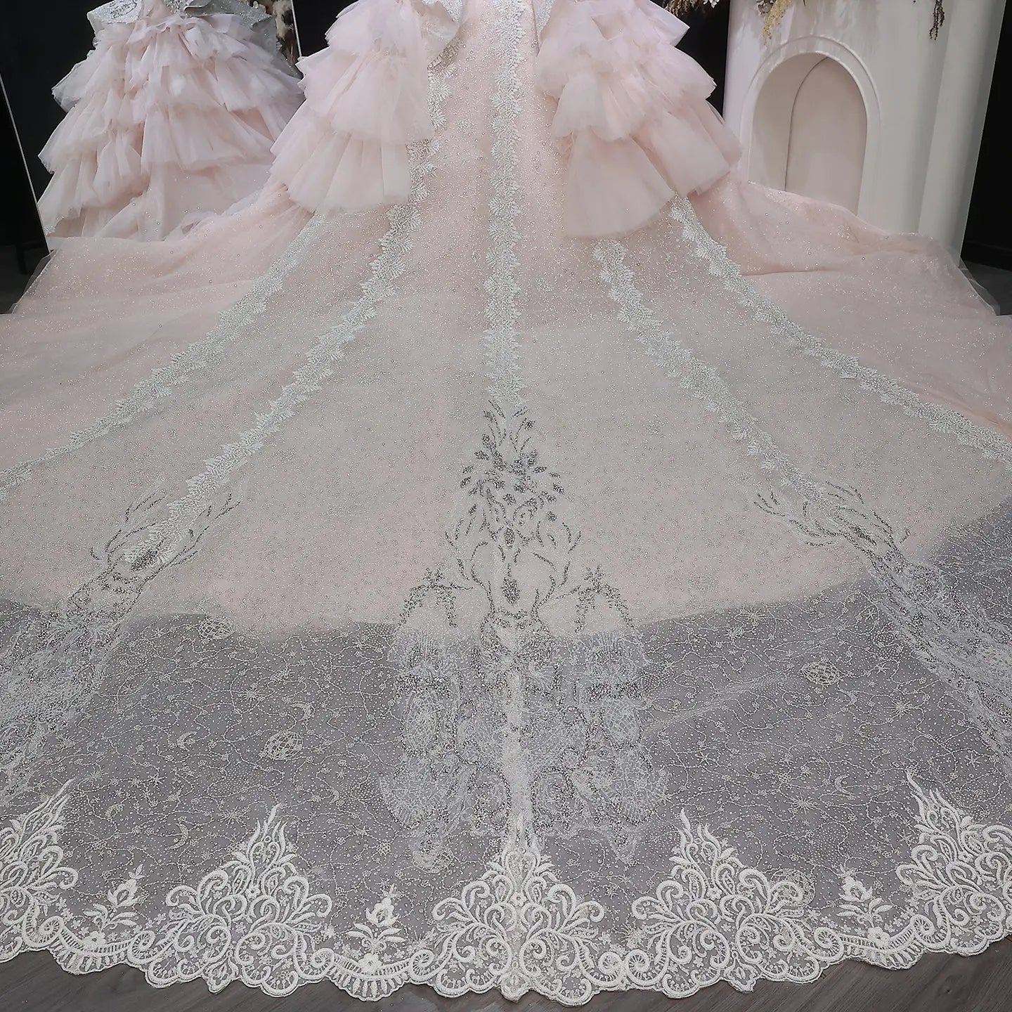 Luxury Embroidery Puff Sleeve Ball Gown Wedding Dress ZP156