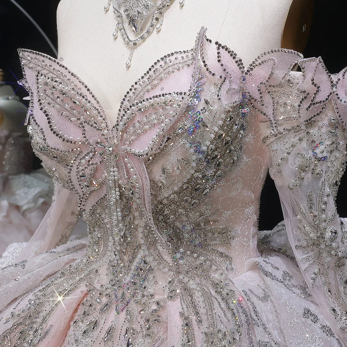 Luxury Embroidery Puff Sleeve Ball Gown Wedding Dress ZP156