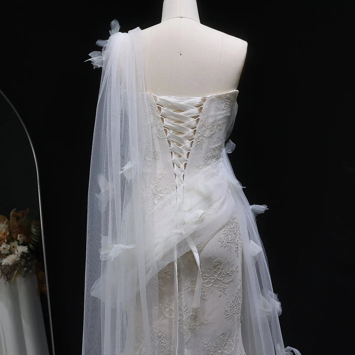 Luxury White One-Shoulder Lace Ruched Bow Mermaid Wedding Dress ZP157