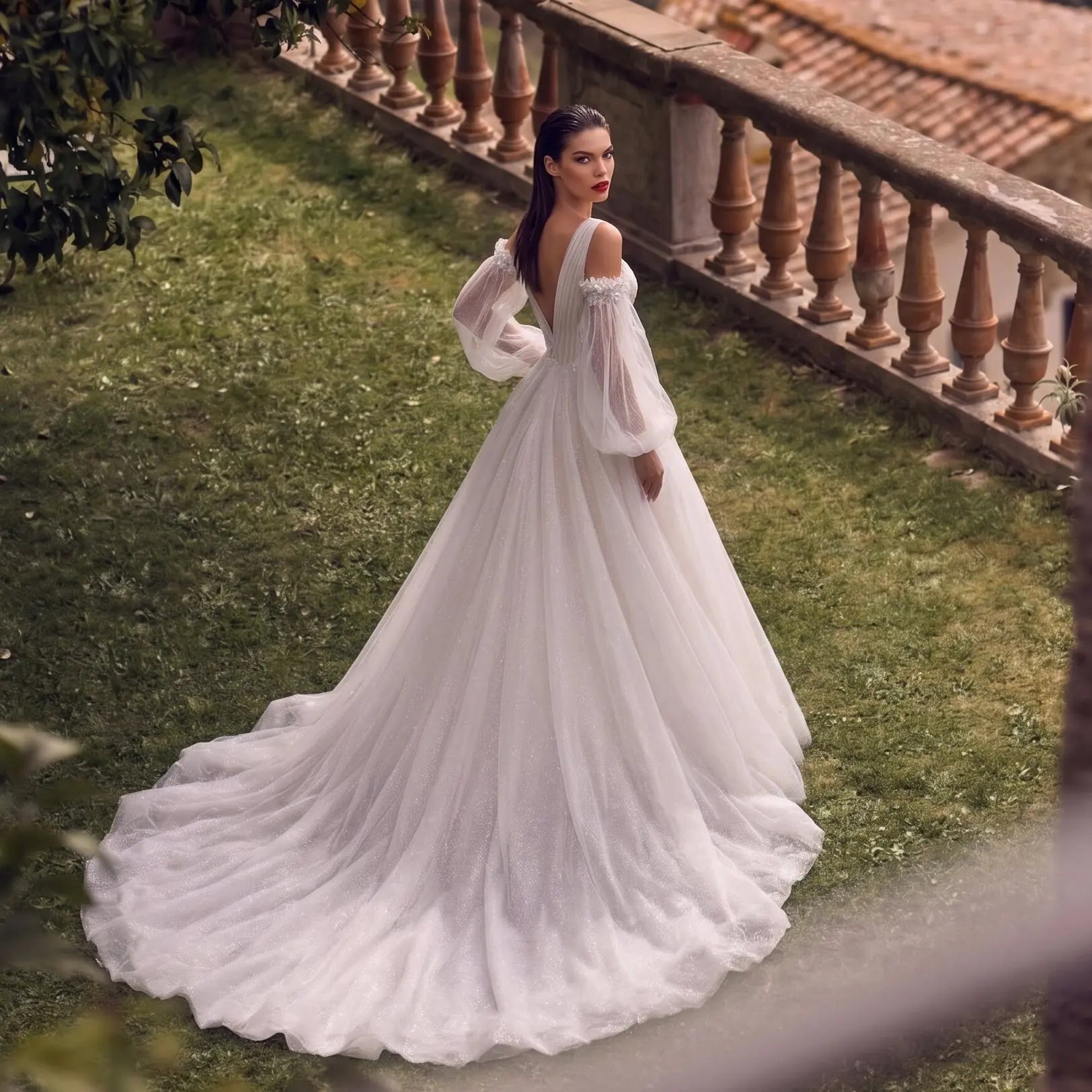 Elegant Ivory V-Neck Detachable Puff Sleeve Lace Tulle Wedding Dress with Train ZP062