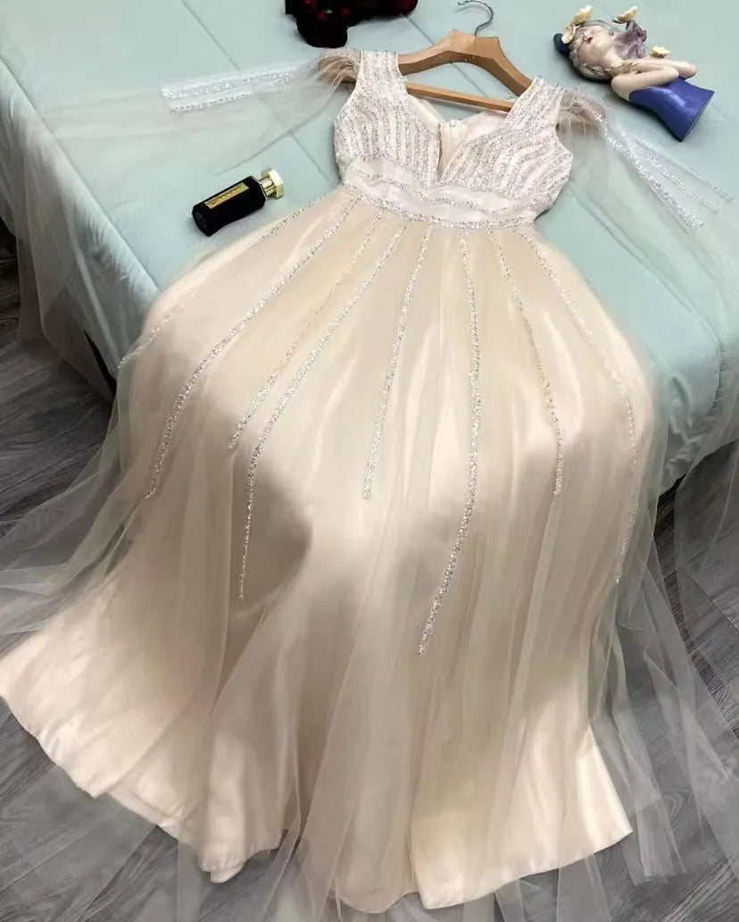 Modest Saudi Arabic Tulle Prom Dress Deep V-Line Long Cape Sleeves Floor Length Formal Evening Dress Women Party Gowns