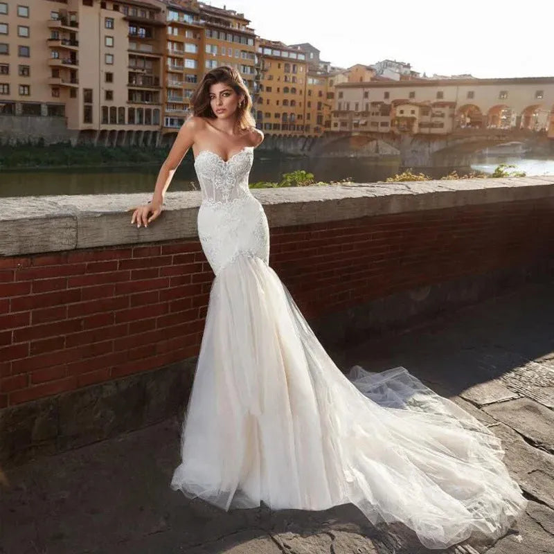 Fashion Strapless Wedding Dress Sexy Lace Applique Court Sweep Wrap Bridal Dress Vestido De Noiva Plus Size Made Custom