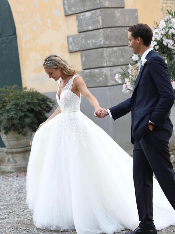 Sequins Lace V-neck Neckline Chapel Train A-line Wedding Dresses (ZD16235)