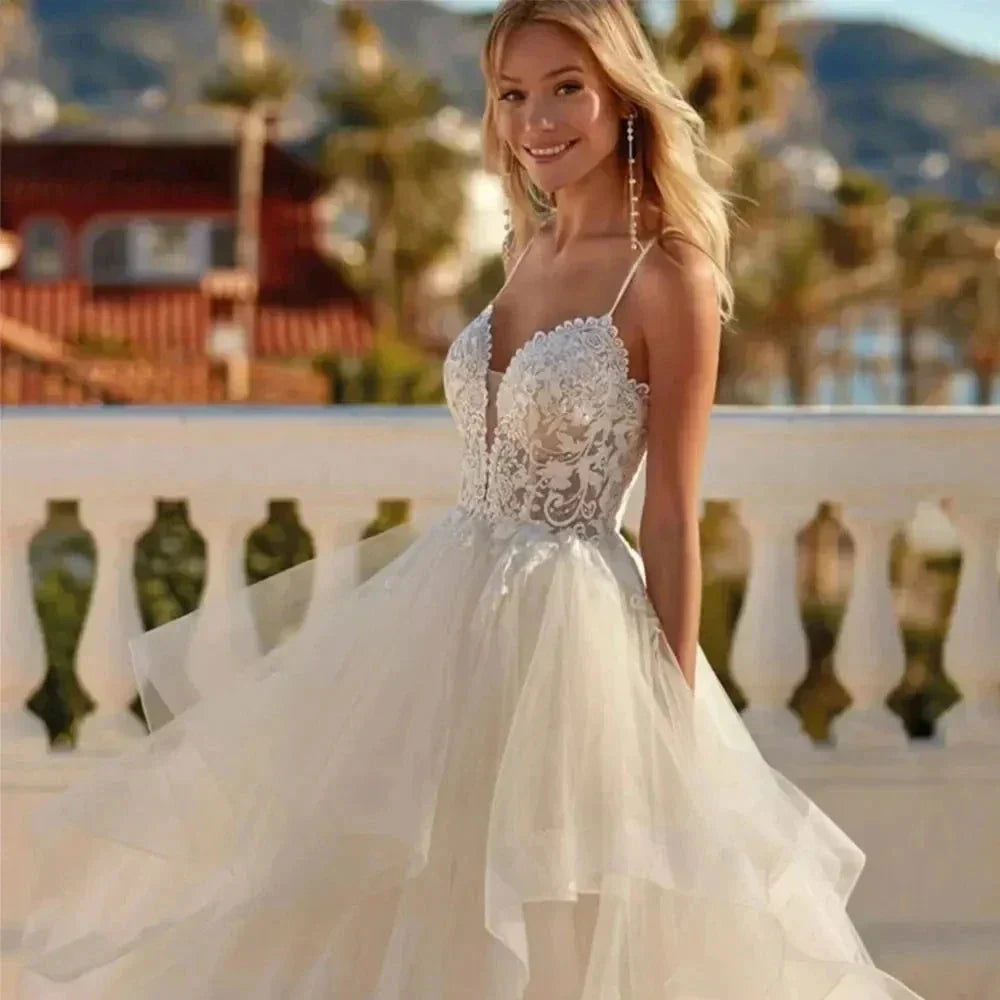 Sexy Lace Appliques V Neck Wedding Dresses Exquisite Tiered A Line Tulle Ball Gowns For Woman Formal Bride Beach Party Vestidos (ZD14266)