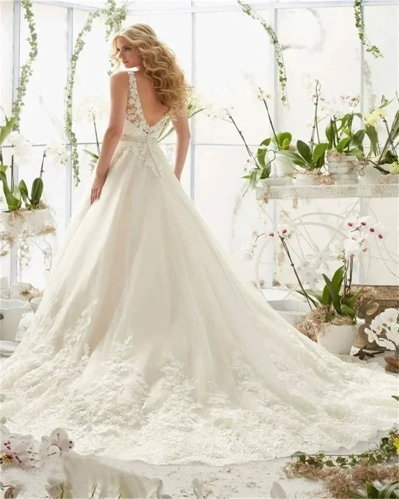 Sexy Lace Wedding Dresses Long Train Simple Bride Floor Length Long Sleeve Applique Lace up Open Back Wedding Dresses (ZD13291)