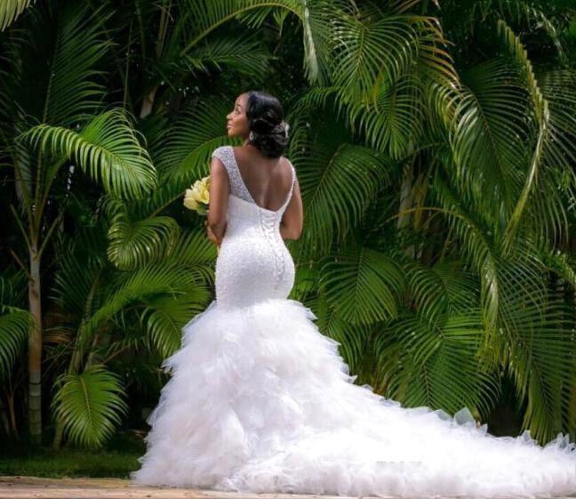 Sexy Mermaid V-neck  Wedding Dresses Sleeveless Beading Court Train Bridal Gown