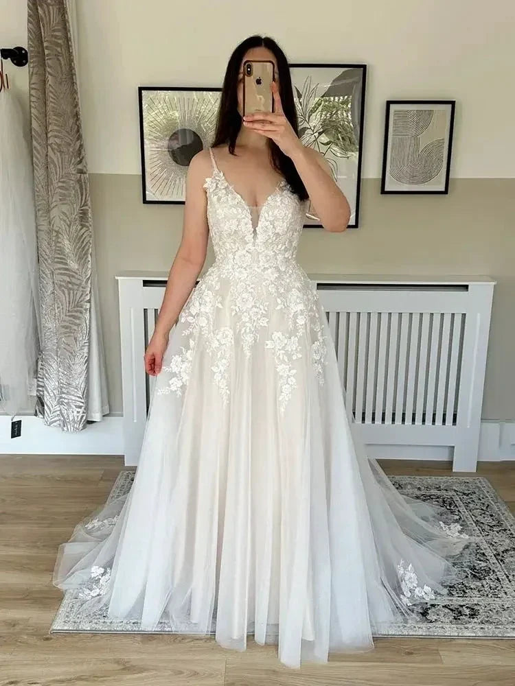 Sexy Spaghetti Straps V Neck Wedding Dresses For Women Backless Bridal Gowns Sweep Train Lace Applique A Line Vestido De Novia (ZD14248)