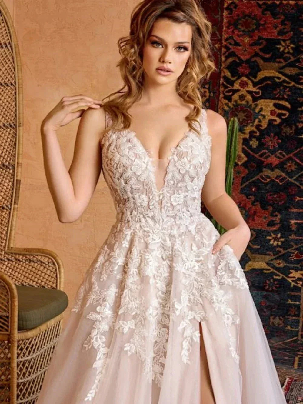 Sexy V-neck Tank Sleeve Dress For Bride Classic Appliques Beads Bridal Gown Graceful A-line Long Wedding Dress Robe De Mariée (ZD13402)