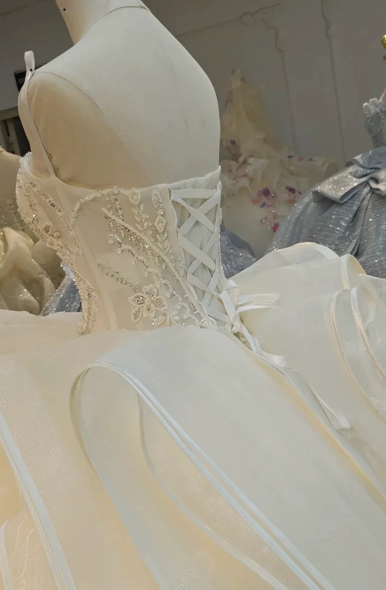 Romantic Sweetheart Strapless Ball Gown Wedding Dress with Crystal Floral Embroidery & Tulle Ruffles Ye-2023 (ZD16804)