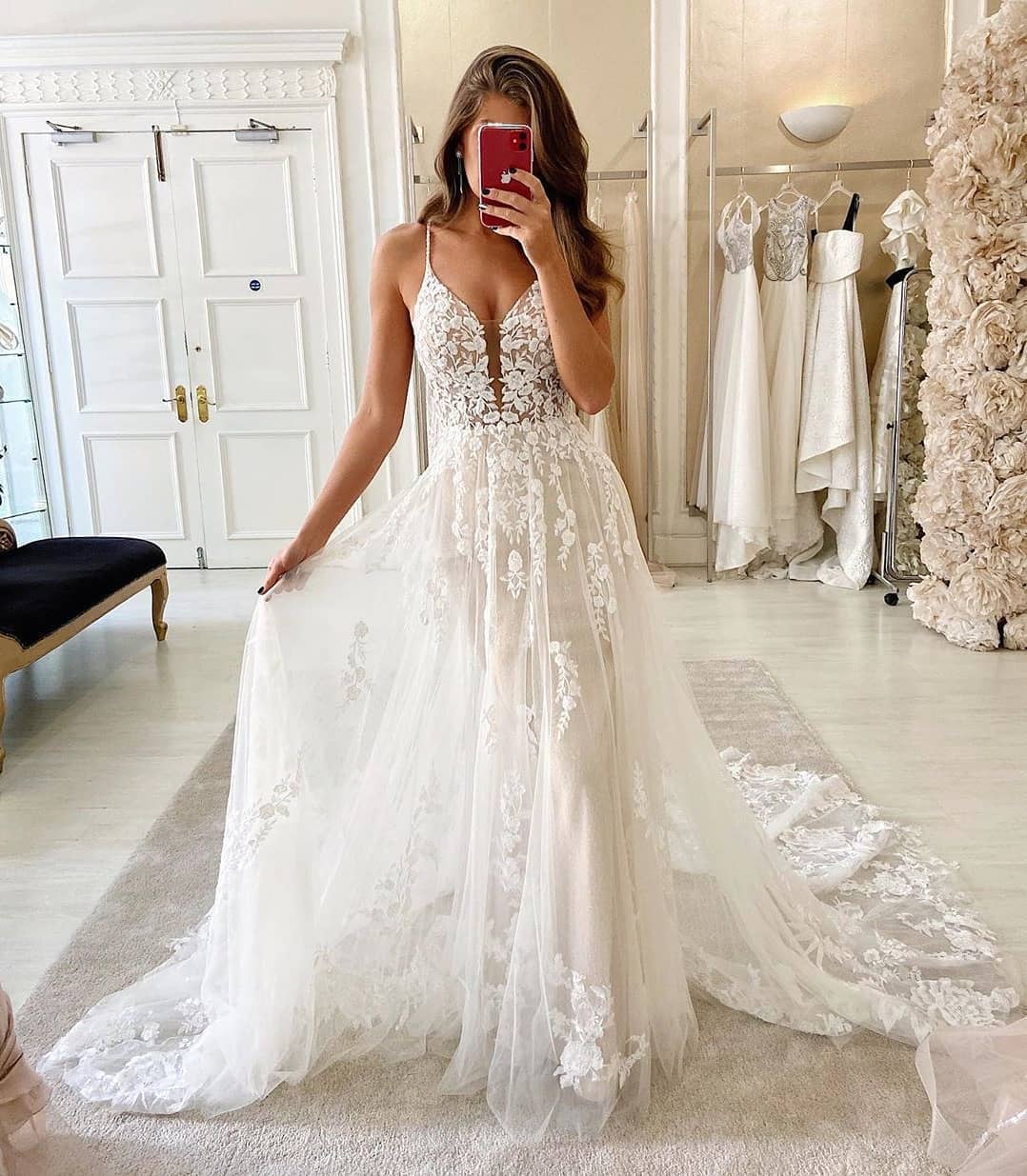 Spaghetti-straps A-line Tulle Wedding Dresses | Lace Appliques V-neck Bridal Gowns