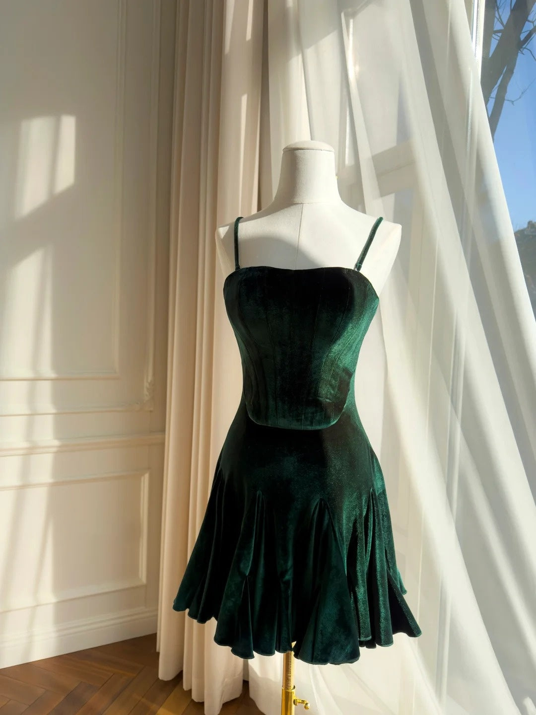 Spaghetti Strap Green Velvet A-Line Mini Homecoming Dress