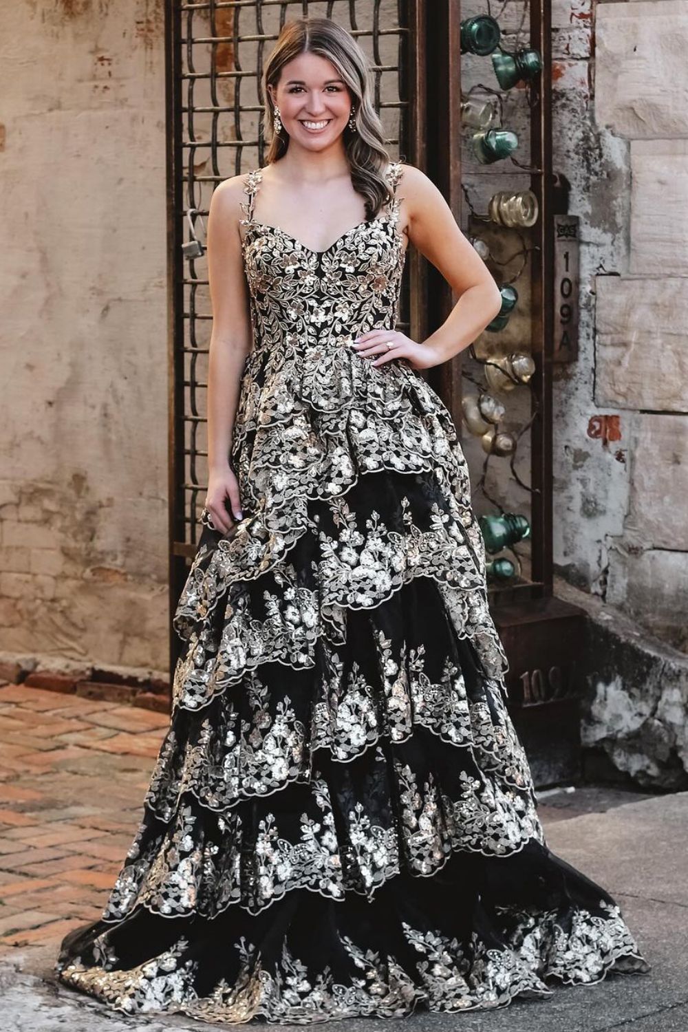 Sparkly A-Line Back Gold Spaghetti Straps Long Tulle Prom Dress with Appliques